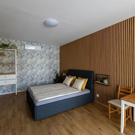 Vousata Dama - Ps3 - Parking Free Apartment